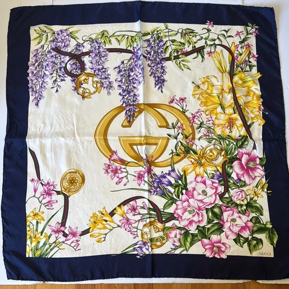 Vintage Gucci Silk scarf - Picture 1 of 16
